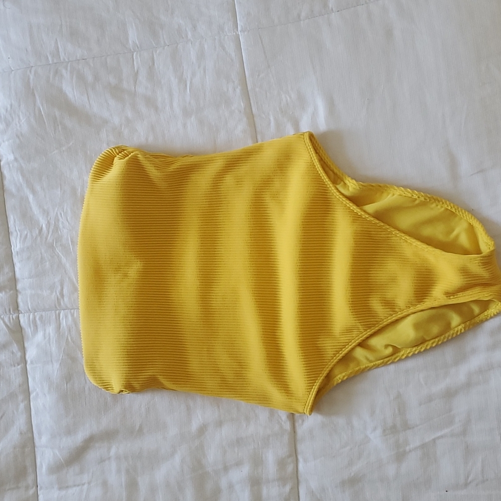 High Cut Strapless Swimsuit
